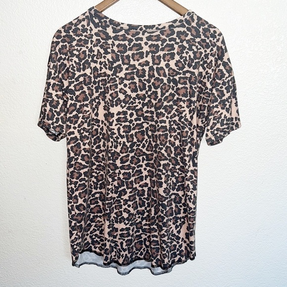 Crazy Train Leopard Print Short Sleeve Keyhole V Neck Top - Picture 8 of 9